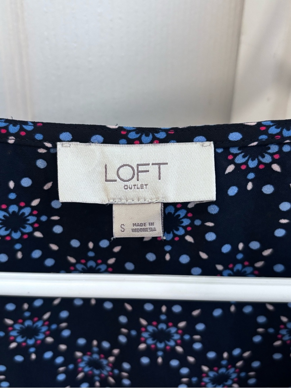 LOFT Navy Ruffle-Trimmed Floral Dot Shell - Picture 2 of 6
